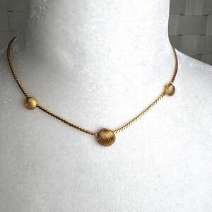 Trifari Vintage Gold Tone Scallop Shell Charm Necklace 15 Inch Twisted Chain